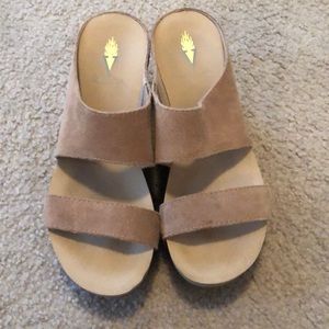 Volatile Sandals tan size 7 worn once